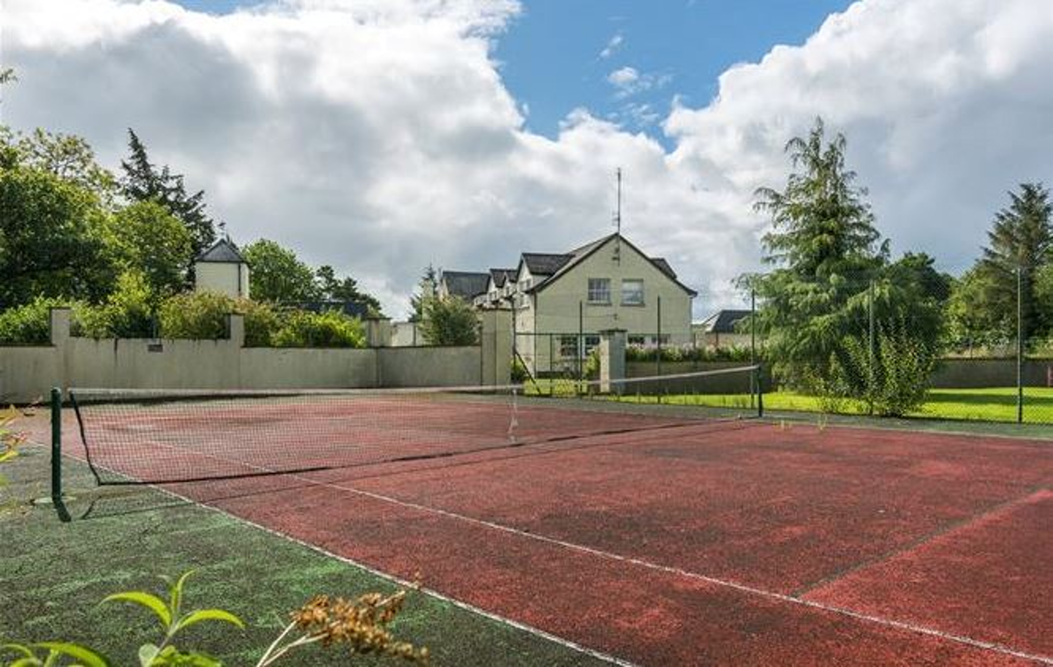 Field (volley / tennis)
