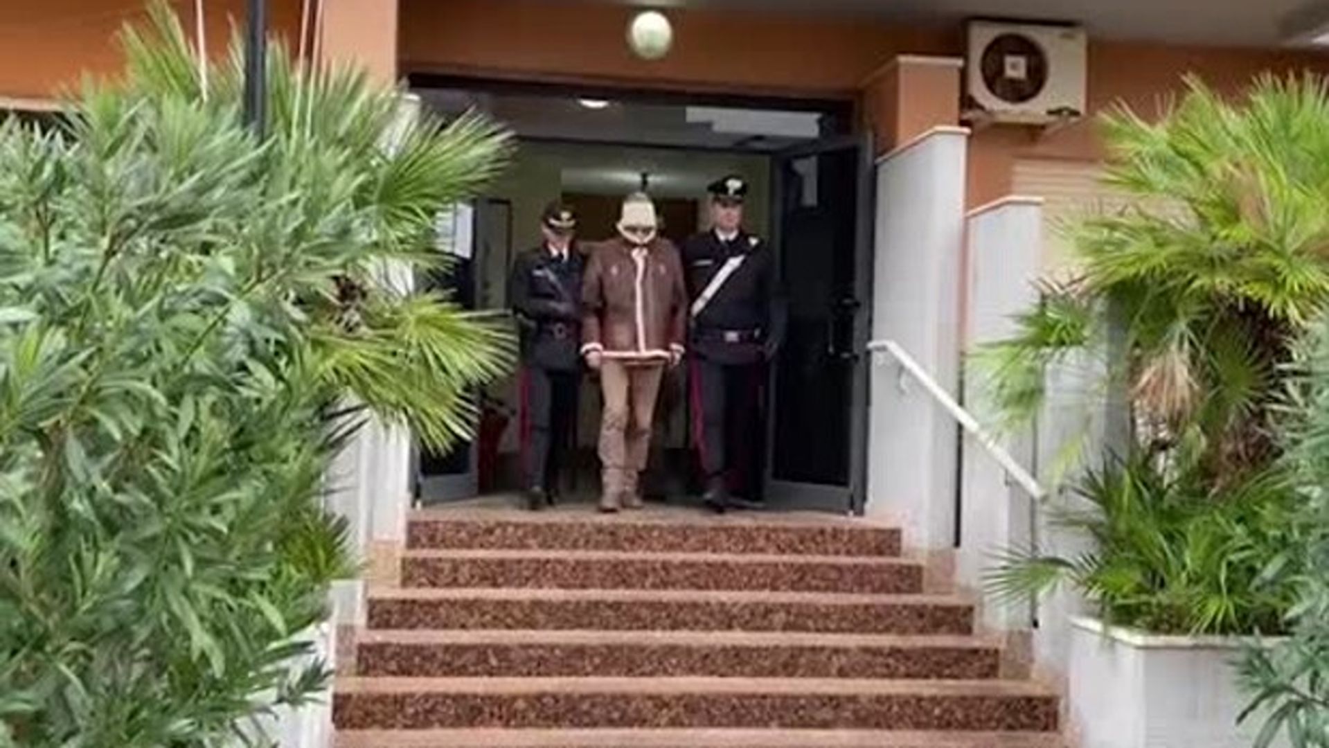 aa388c7beaf7ab67b292aa8ac88dfbfd-1