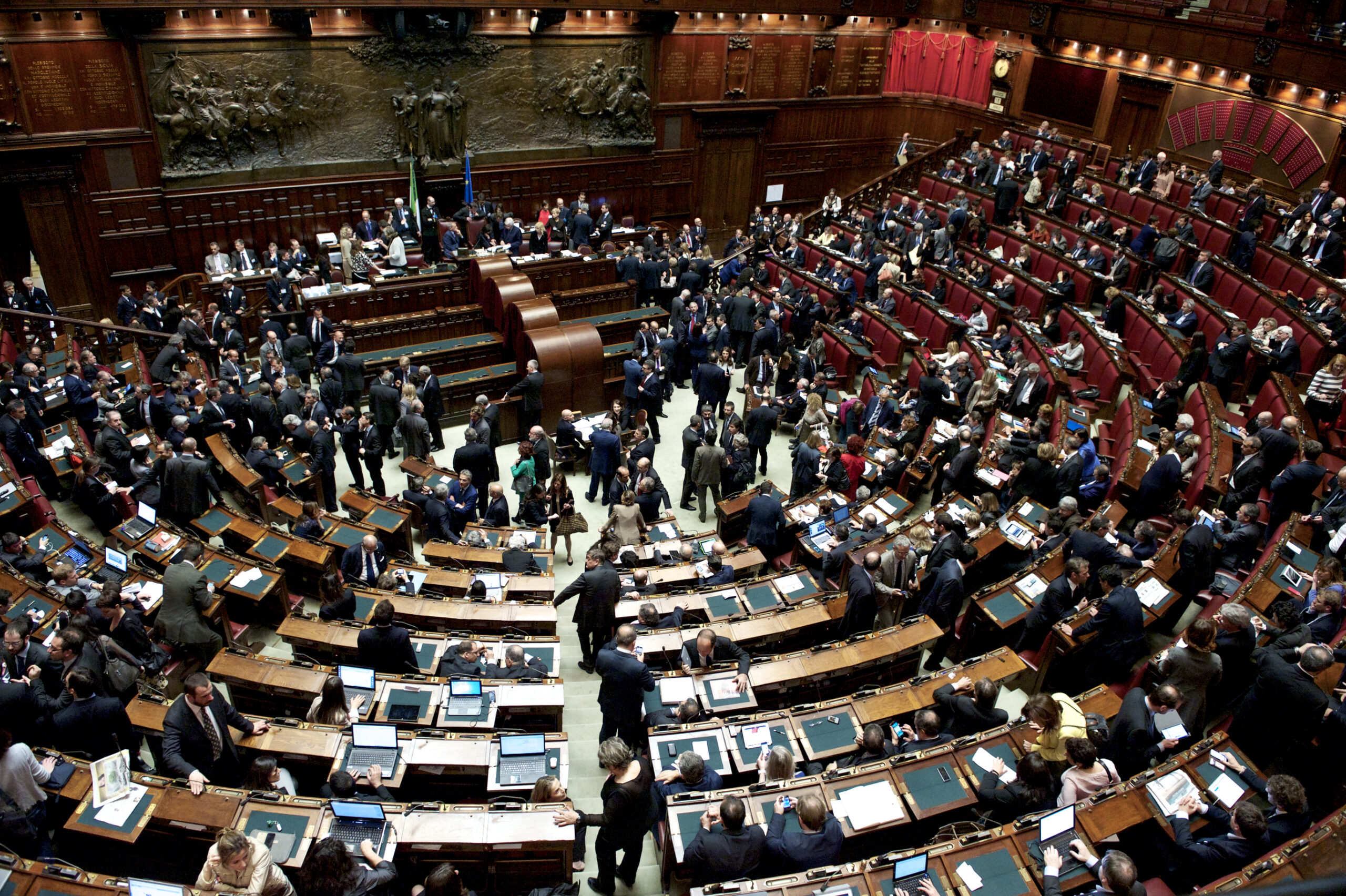 Parlamento sotto assedio covid