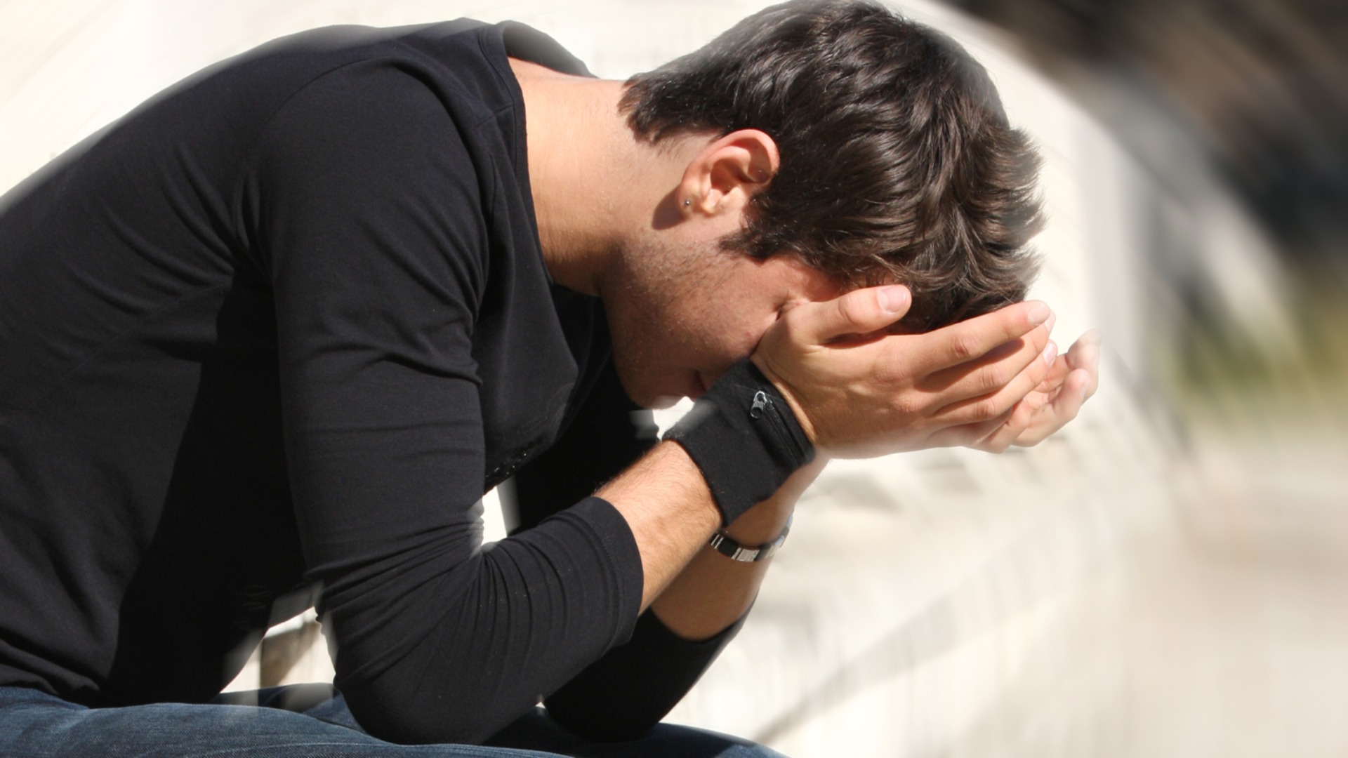 Toccare il fondo può aiutarci a ritrovare la speranza?