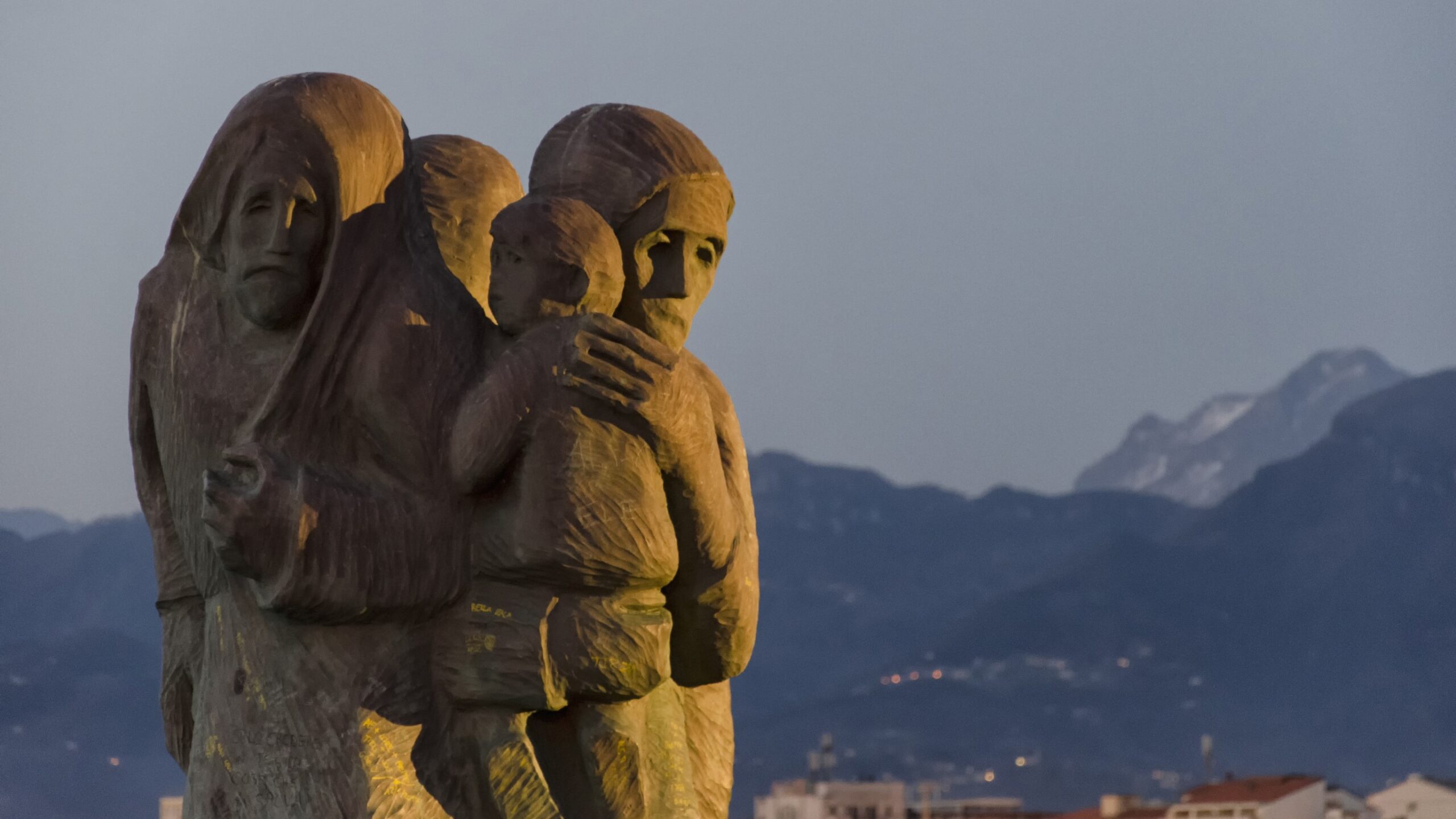 Centotrenta persone annegate al largo della Libia: un’altra tragedia del mare