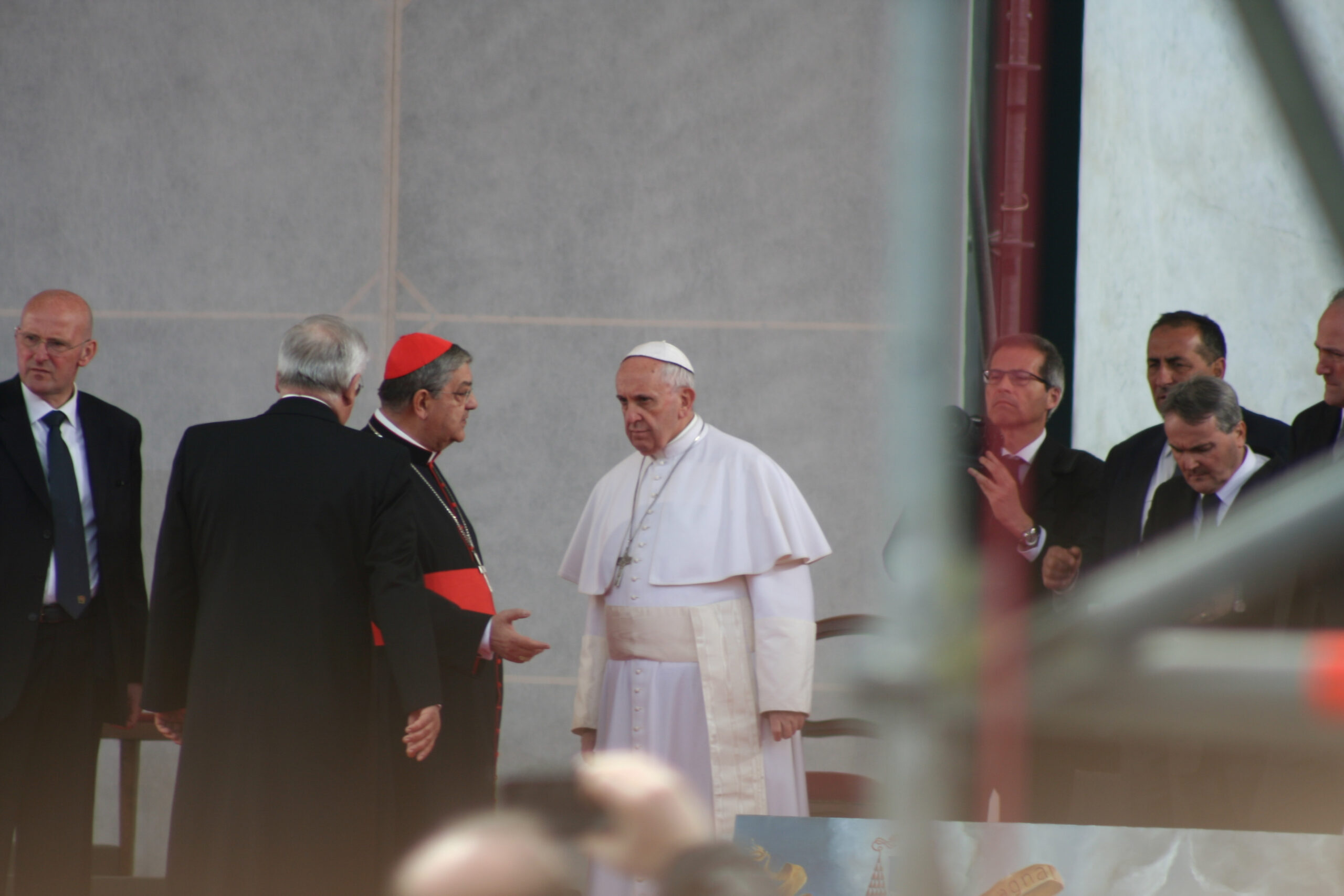 Sfogliando il giornale: Pedofilia e clero, lo scandalo negli Usa e la lettera del Papa