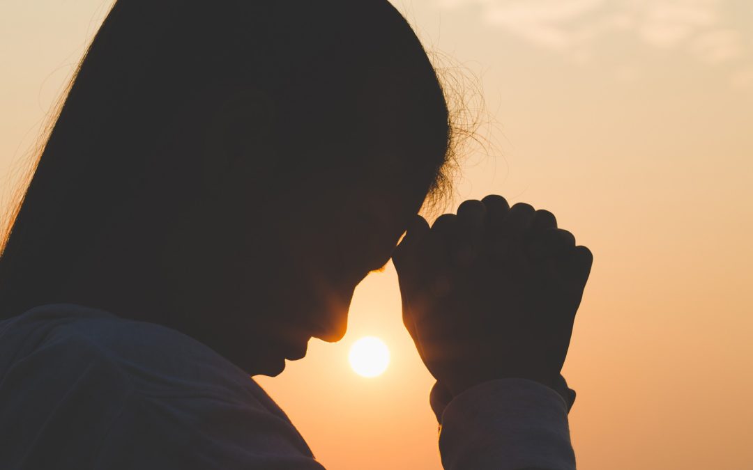 Cammina dove l’acqua tocca il cielo: la spiritualità che cura