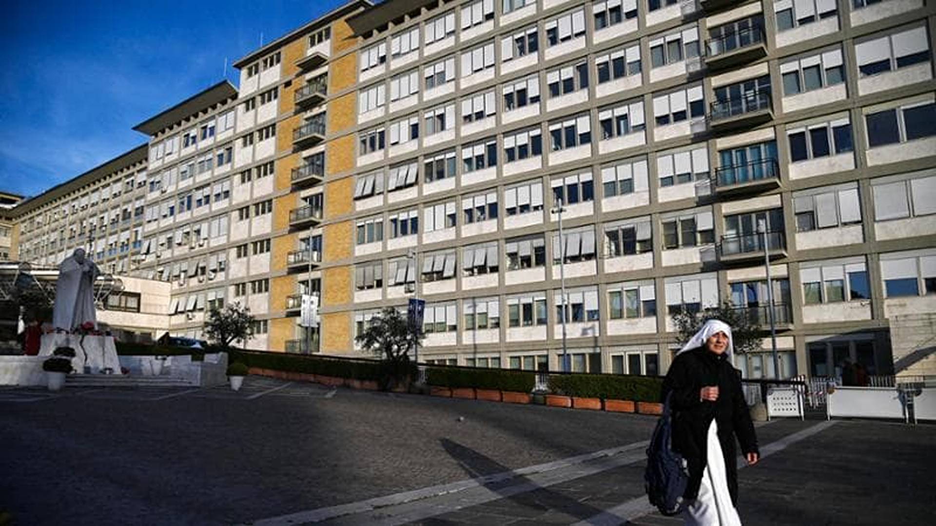La  salute del Papa e il quadro politico dominato dall’incertezza 