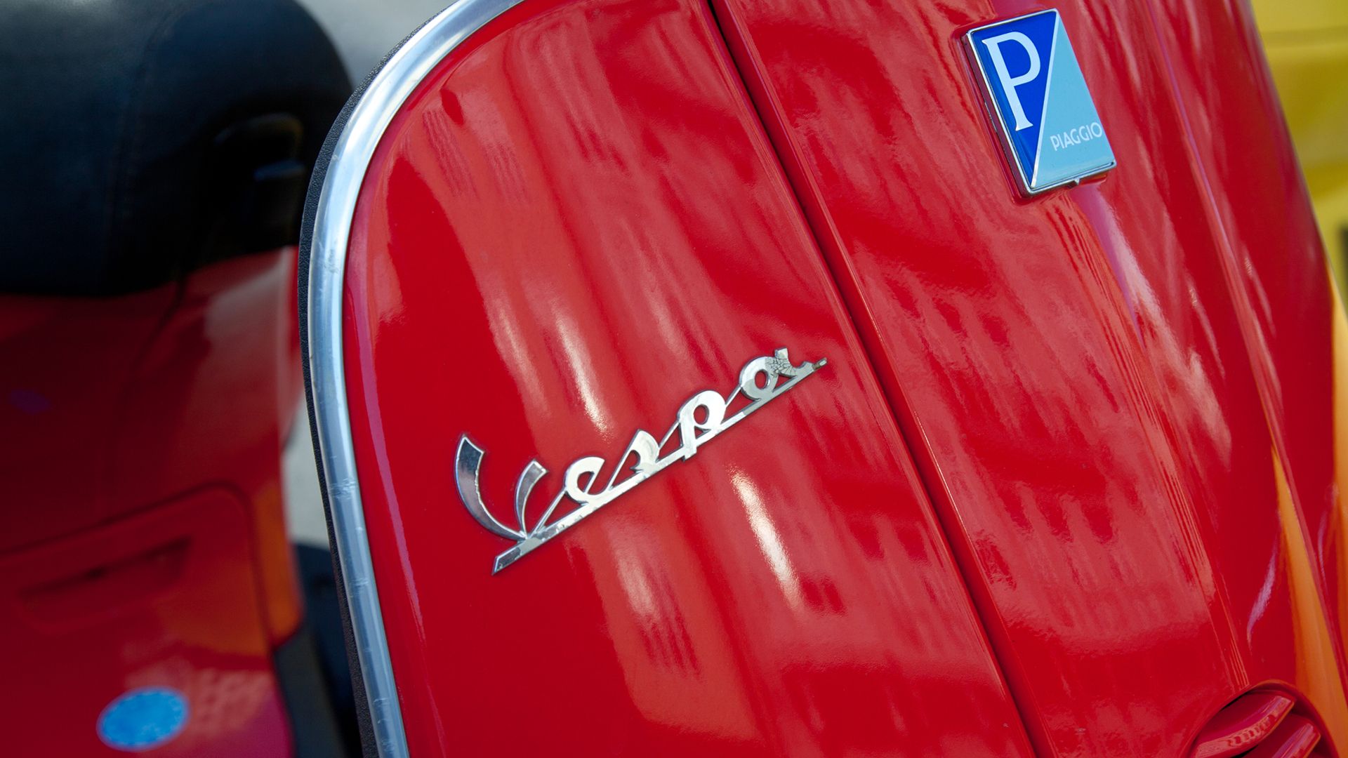 Vespiste e motocicliste: Vespina una donna con una marcia in più