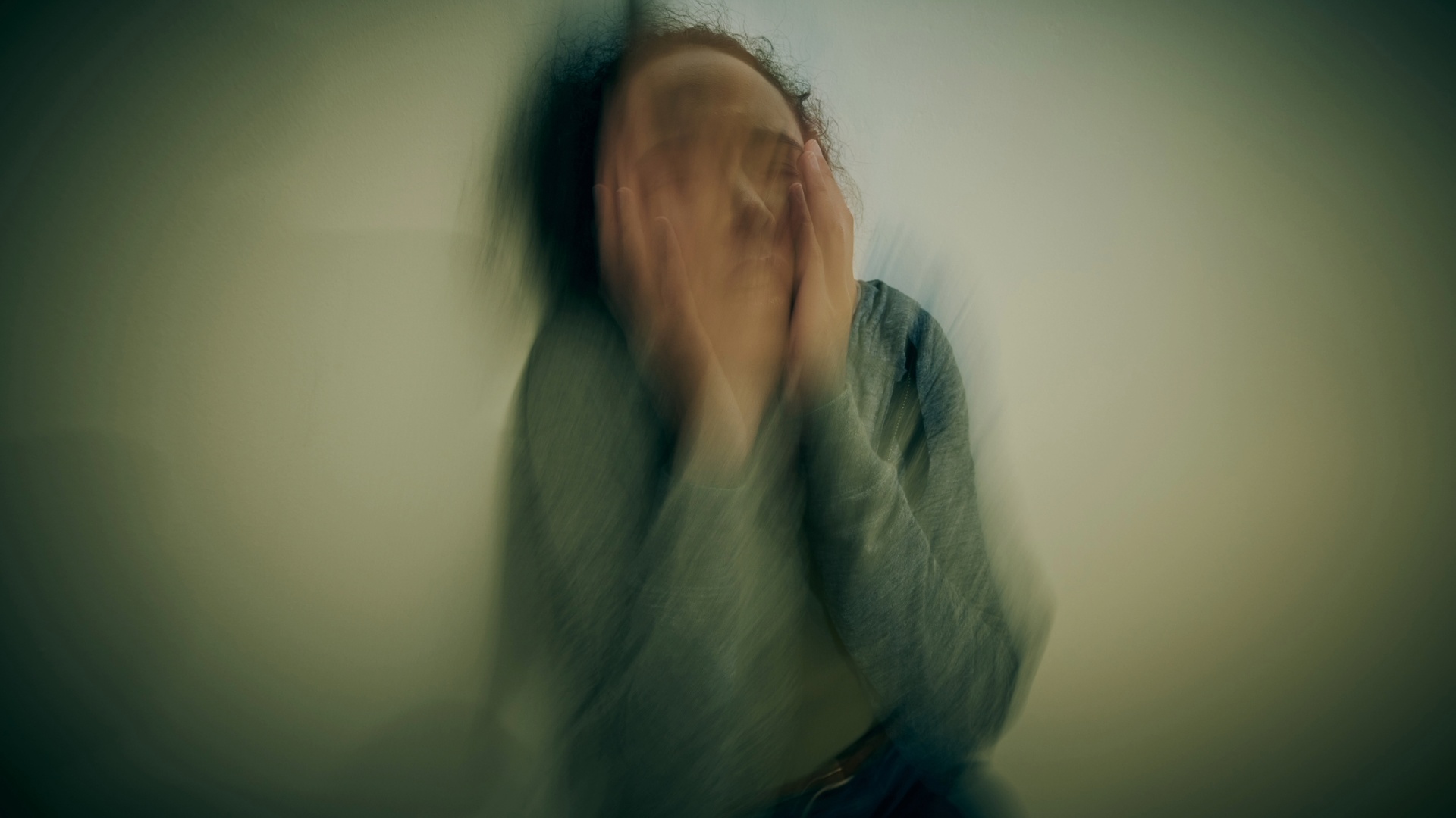 Donne con solo il mare dietro: storia di un sequestro