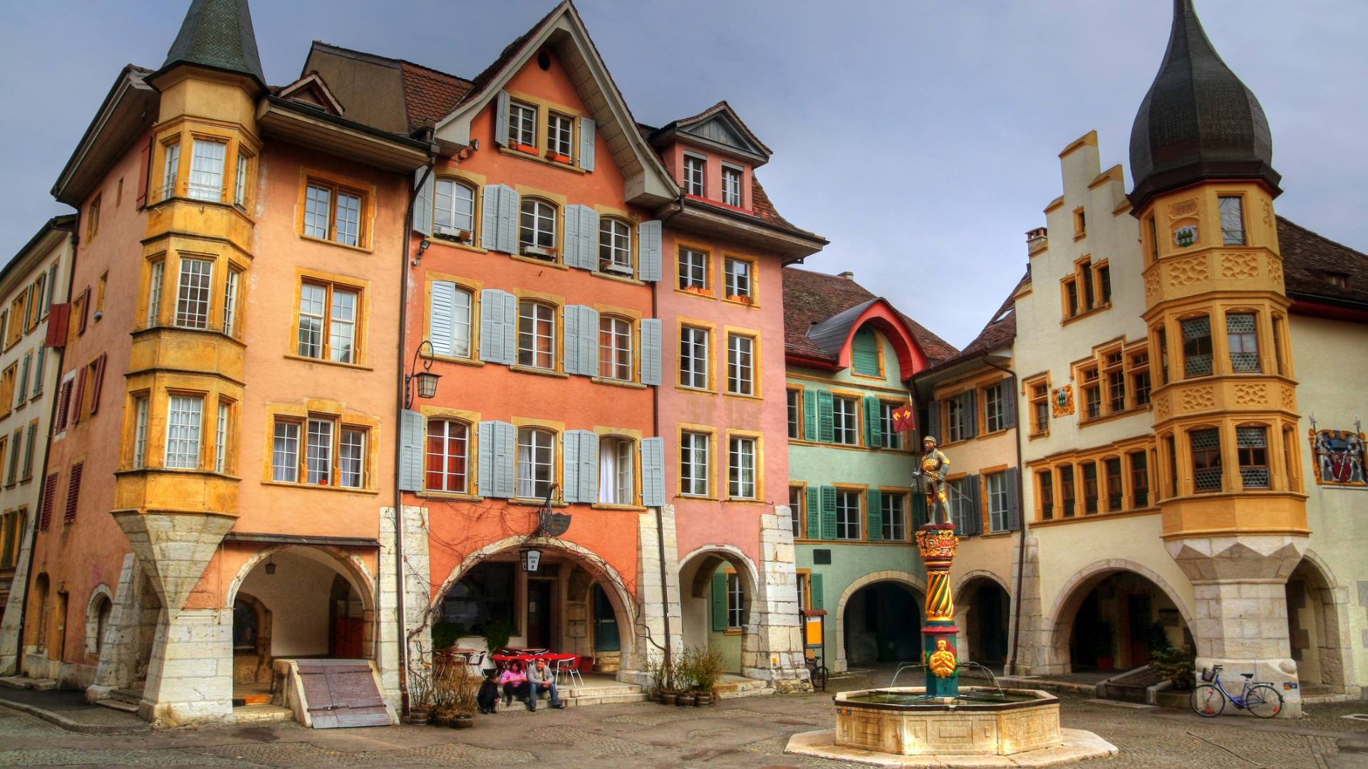 La città “rossa” della Svizzera e il verde del paese elvetico