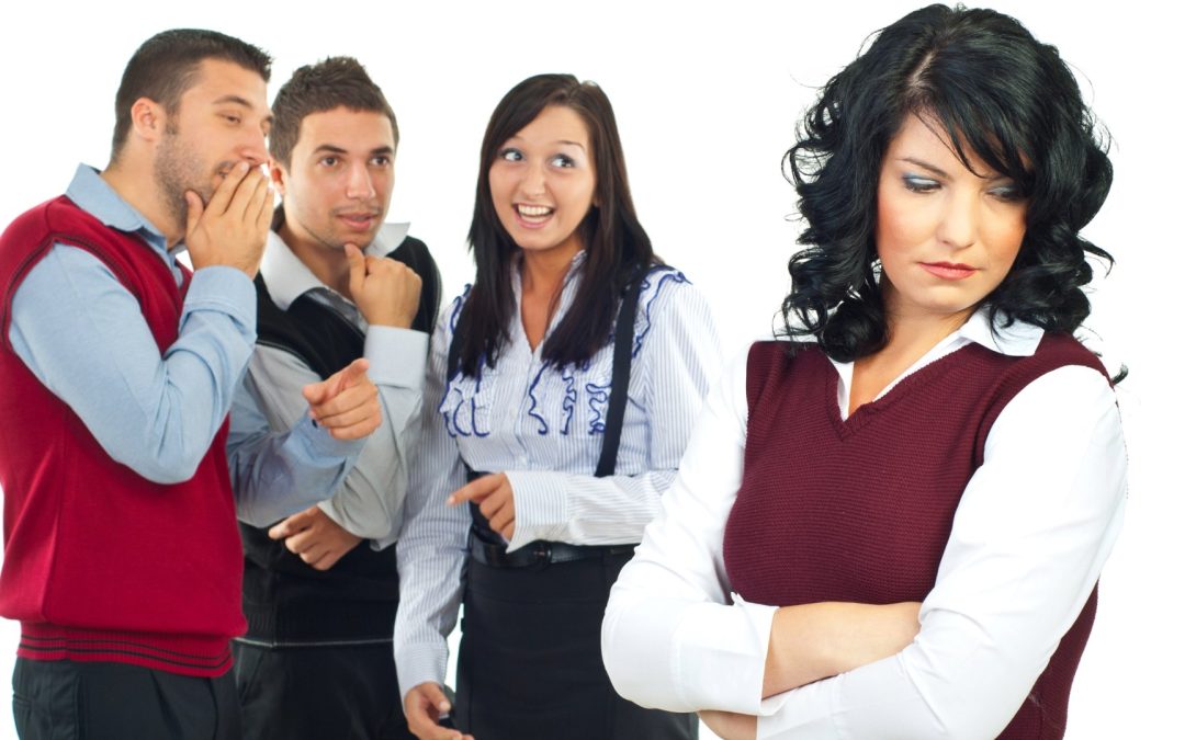 Parole al vento – Il gossip è un derivato tossico della fragilità