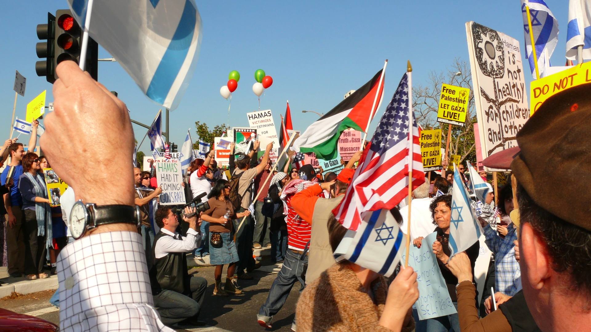 Il pericolo di un’involuzione democratica, in nome di Dio