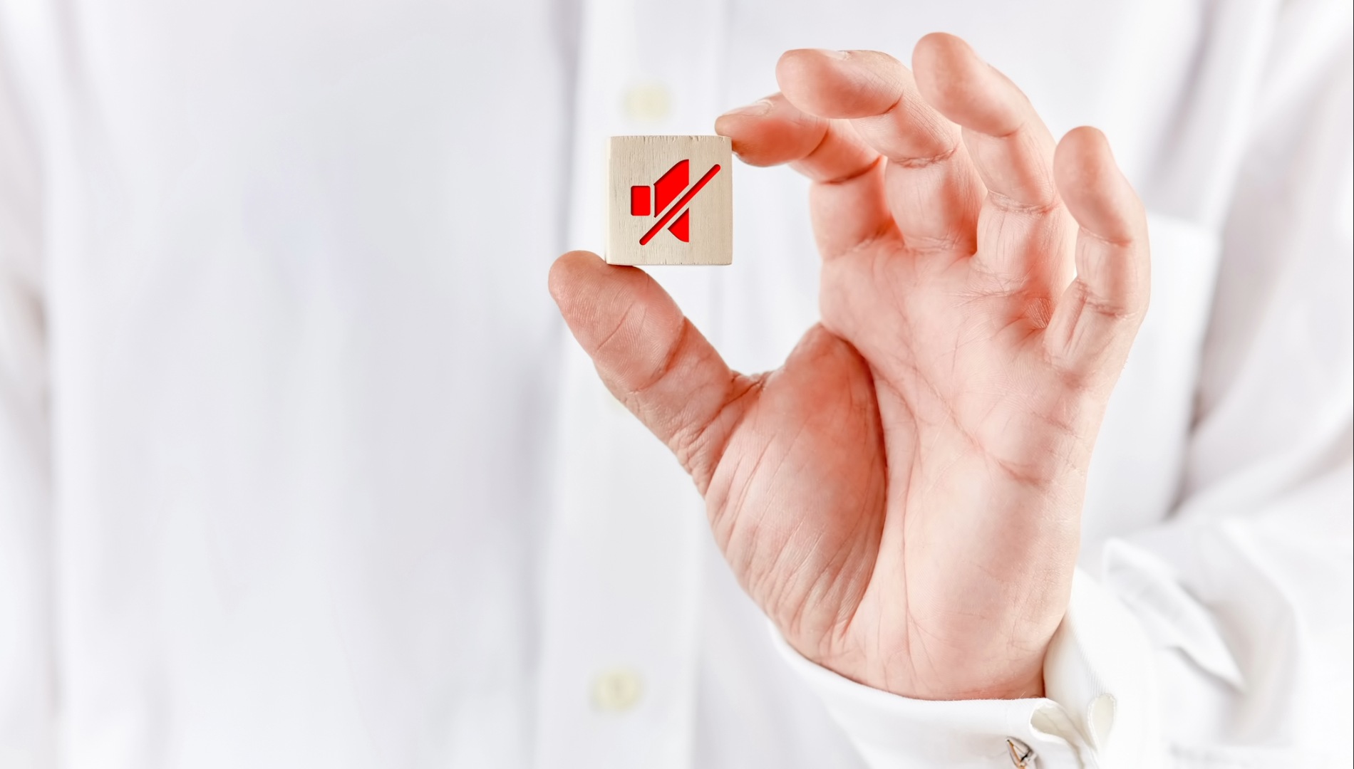 Parole al vento – Vi prego, spegnete la musica di sottofondo