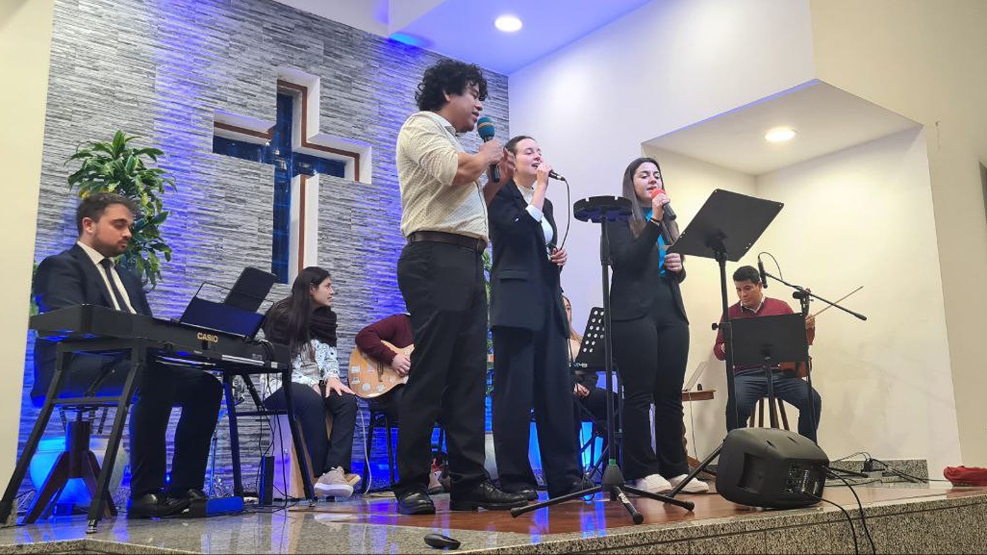 Genova. Canti e adorazione