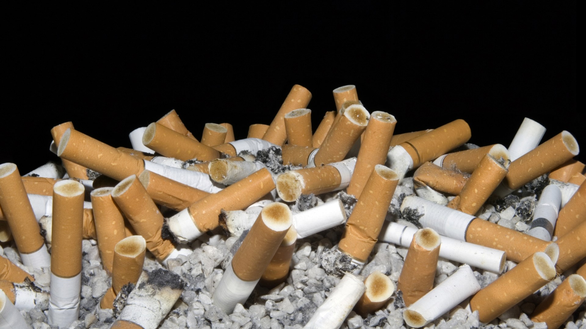 La febbre scende, il tabagismo no