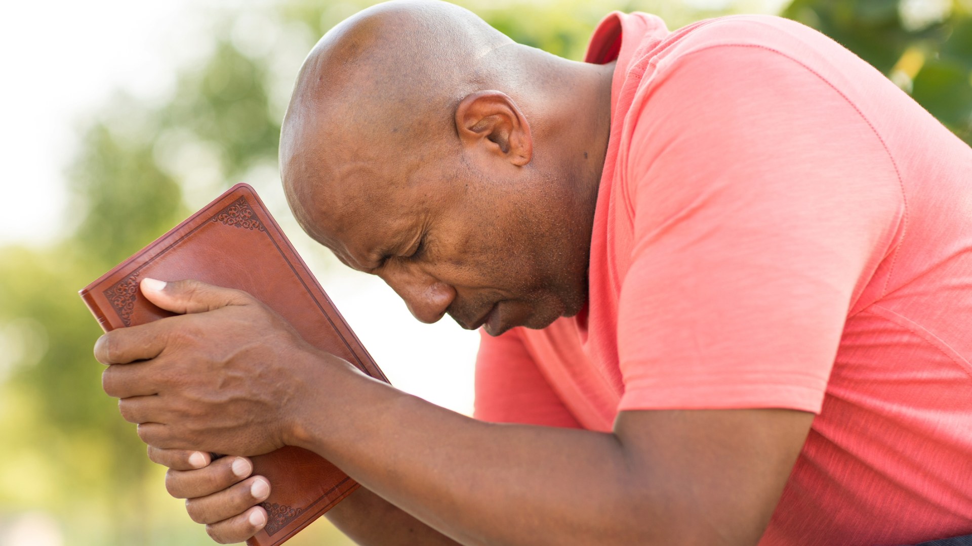 Come reagiva Gesù alle critiche?