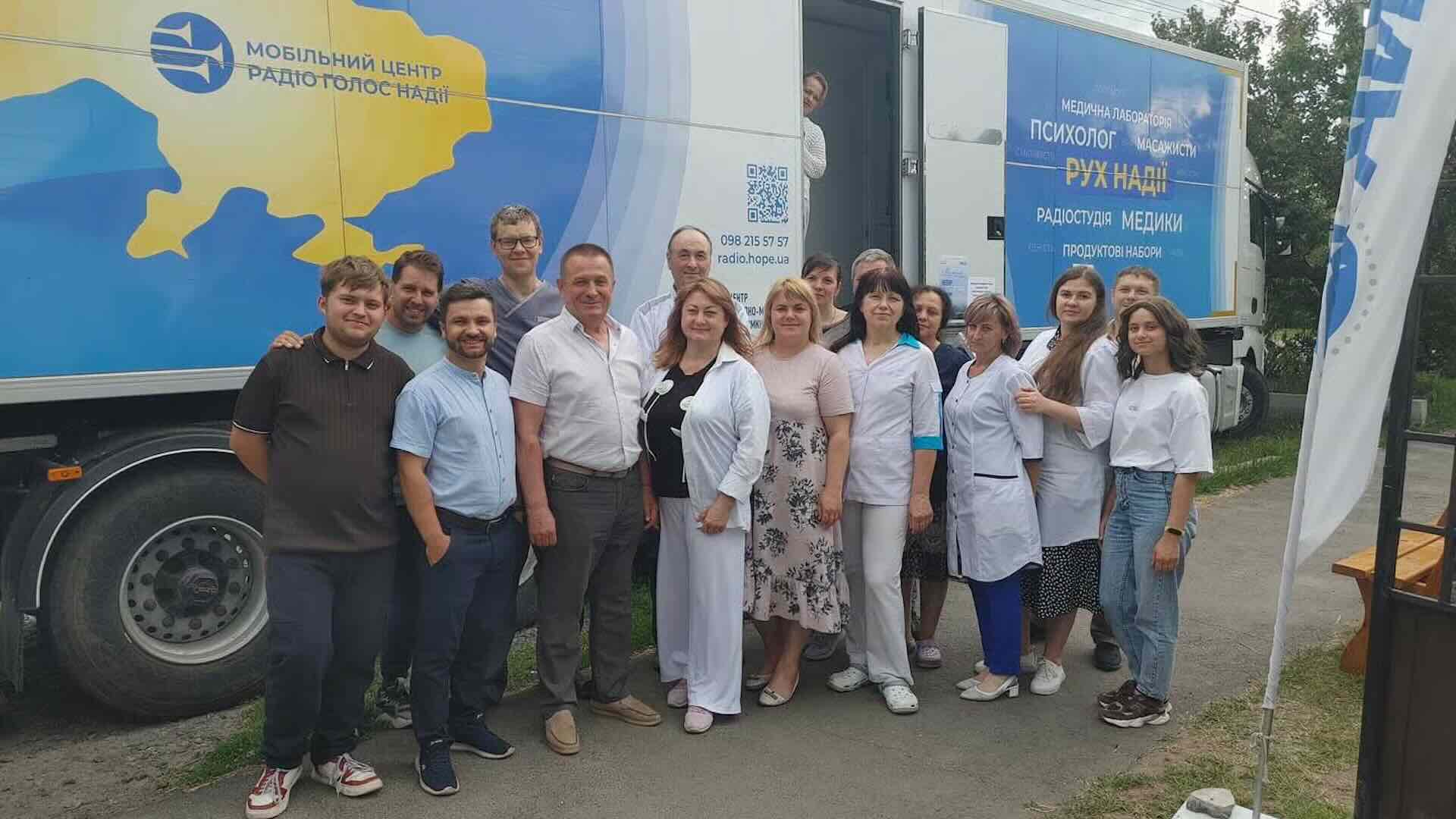 In Ucraina l’assistenza medica e psicologica arriva con un camion