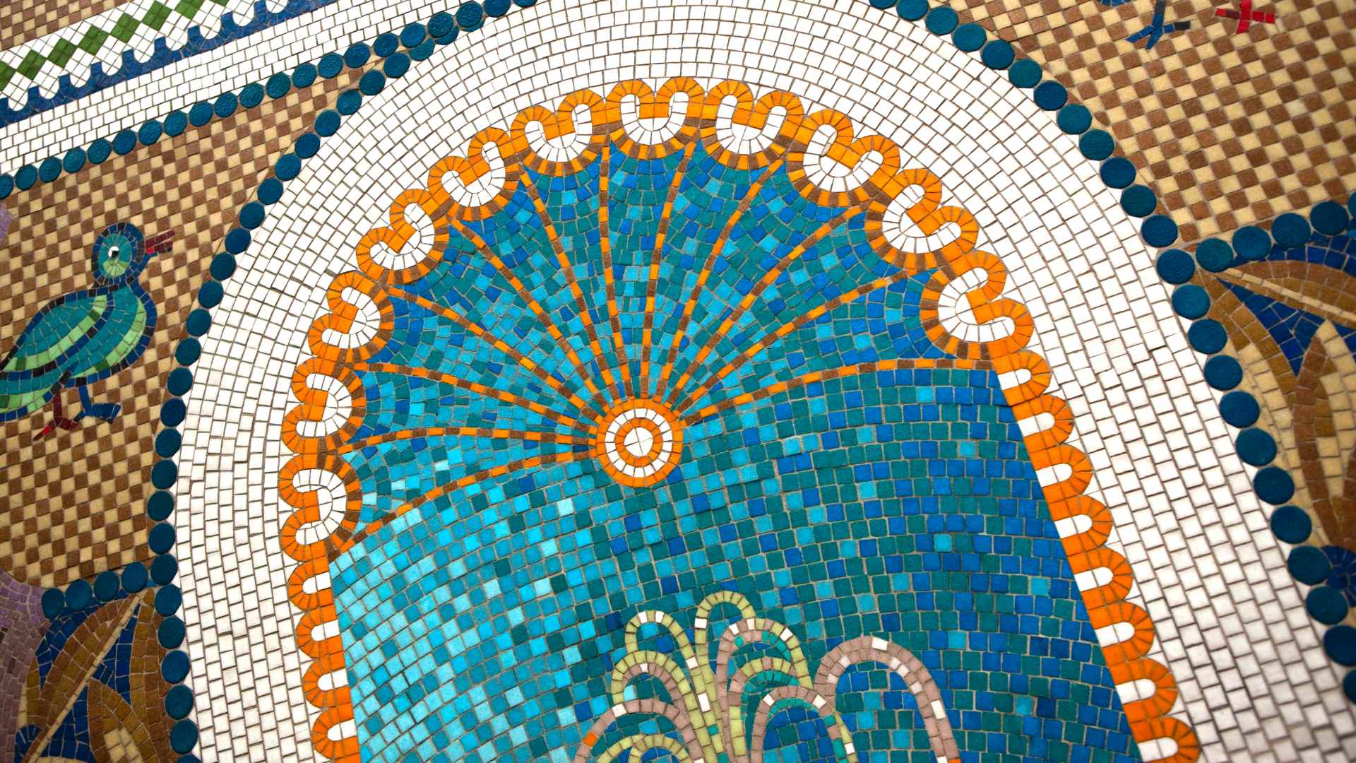 Parole al vento – Mosaici e Mitologia: Il Passato che Riemerge