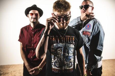 fullmoonzine.cz