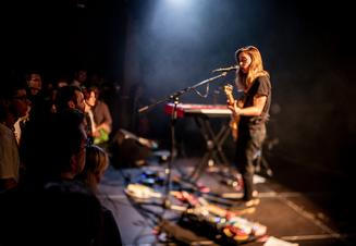 01-Julien_Baker