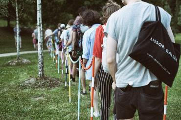 instalace Skrót (Zkratka) polské umělkyně Karoliny Balcer (2018)