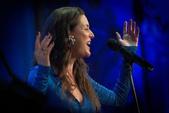 Martina Barta & Friends feat