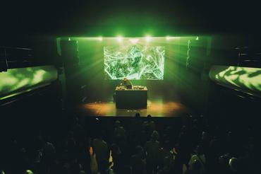 02_Lone