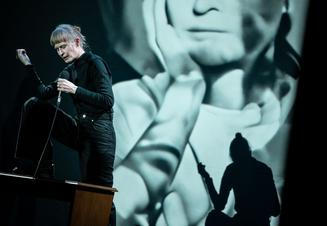 Jenny Hval - I Want to Be a Machine