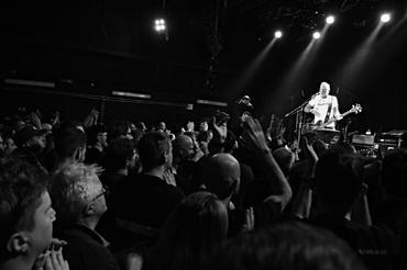 9-Peter Hook & The Light