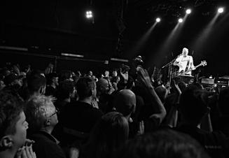 9-Peter Hook & The Light