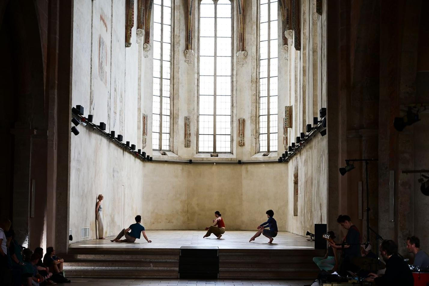 Liquid Loft & Radian_Jiří Přivřel