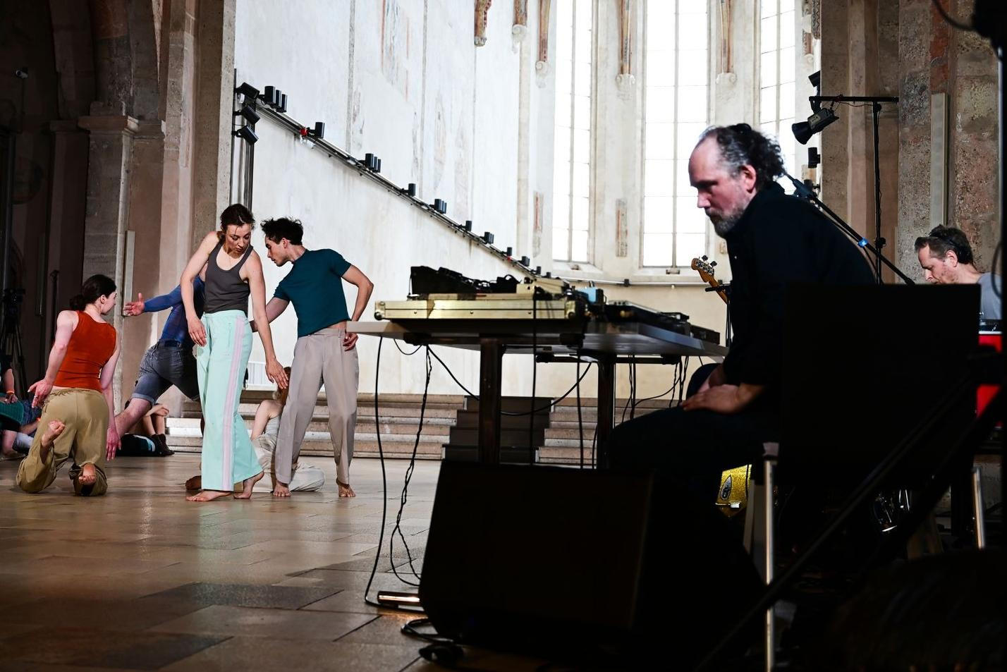 Liquid Loft & Radian_Jiří Přivřel