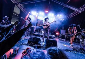 01 Frankie and the deadbeats (1)