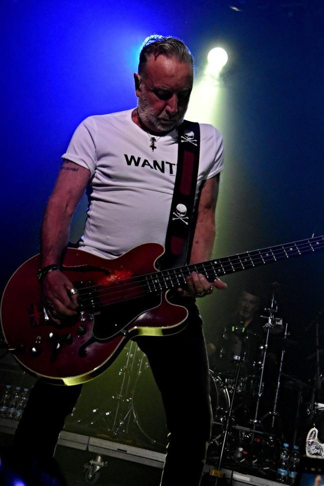 4-Peter Hook & The Light (1)