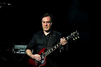 5-Peter Hook & The Light