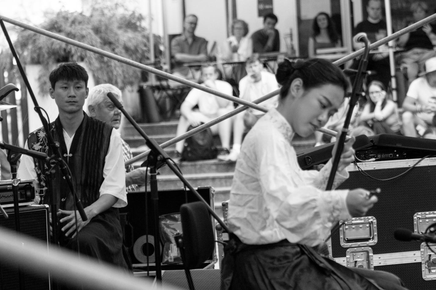 Ji Li & Kan Lie & Shi Yashuai