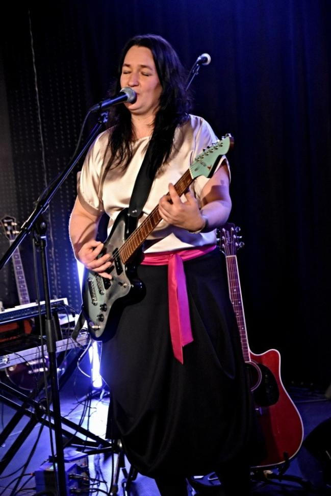 5-MARTINA TRCHOVÁ & 90 % štěstí band