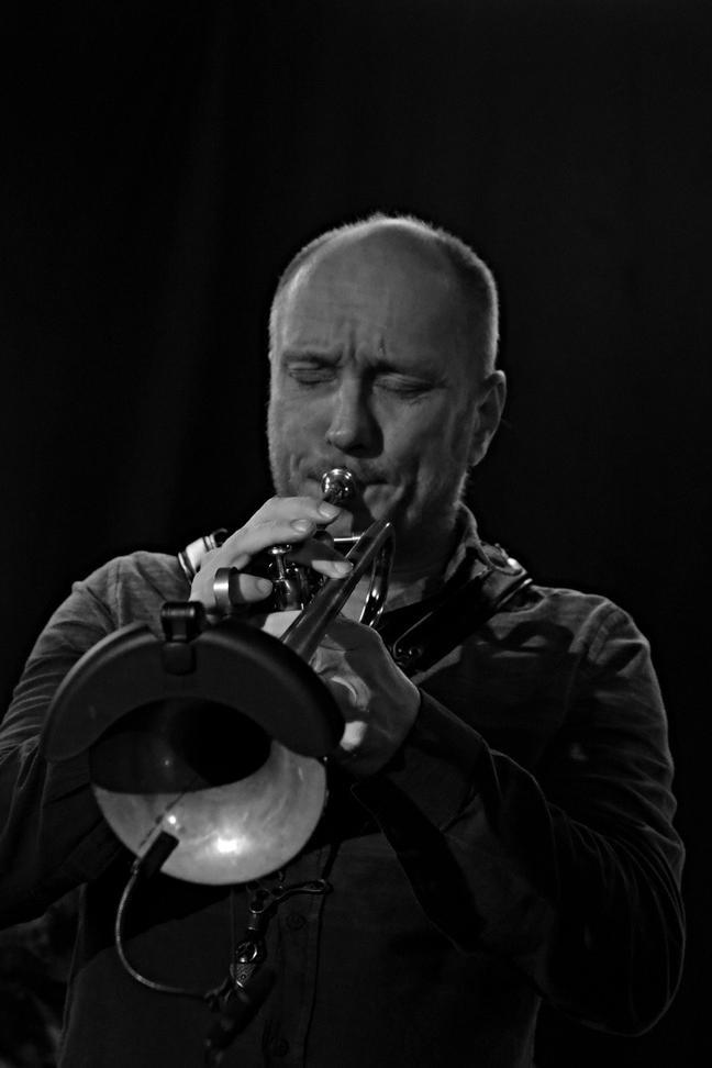 3-MARTINA TRCHOVÁ & 90 % štěstí band