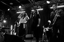 1-MARTINA TRCHOVÁ & 90 % štěstí band