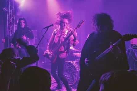 fullmoonzine.cz