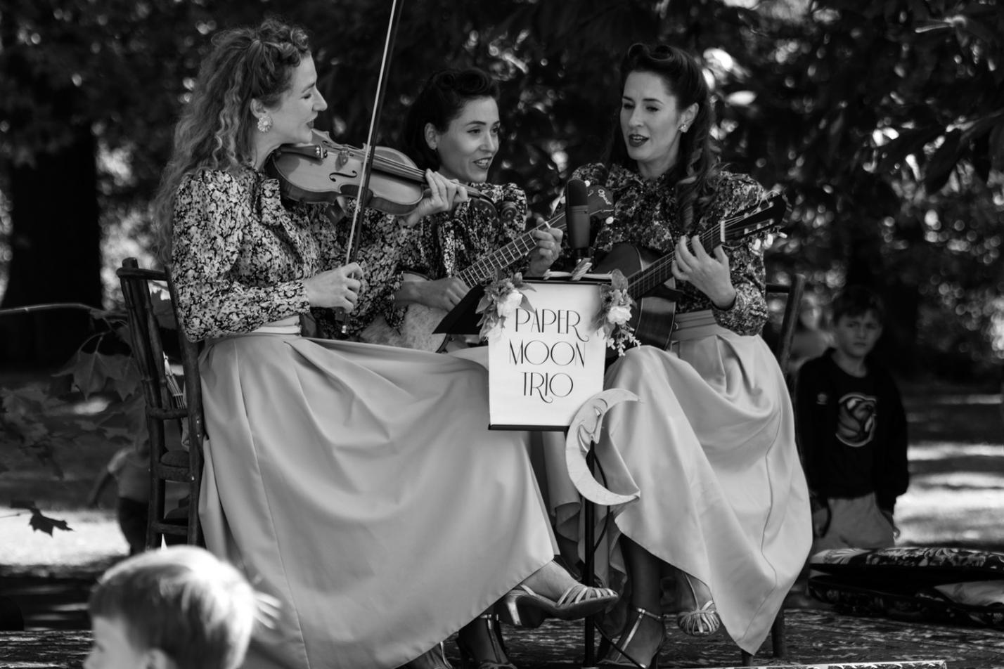 Paper Moon Trio)