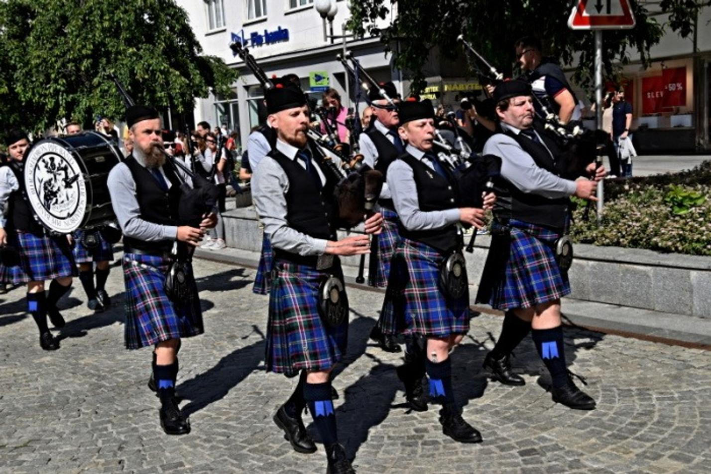 19-Blue Squadron Pipe Band