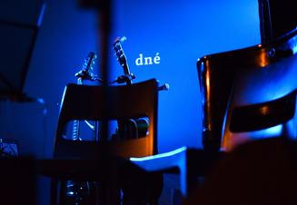 dné 3