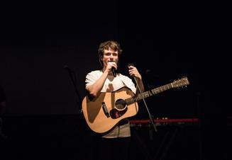 Alec Benjamin_04