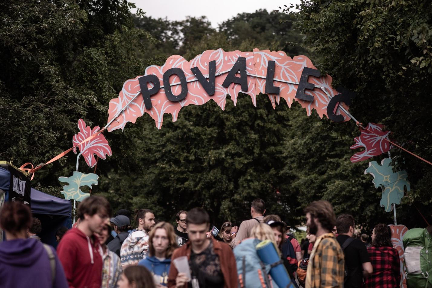 01_povalec