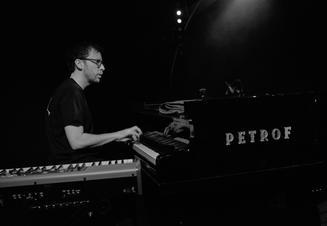 04 GoGo Penguin