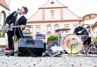 Arrogant twins Stánek-náměstí Tábor