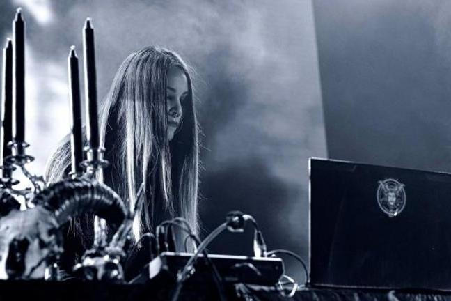 fullmoonzine.cz