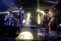 01 Frankie and the deadbeats (2)