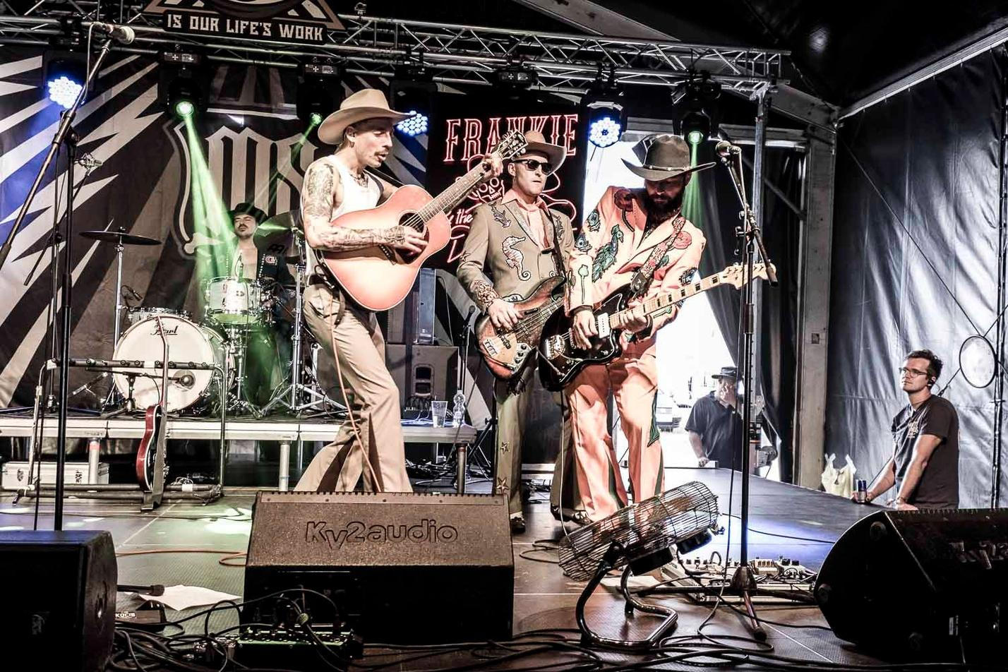 6 Frankie and the deadbeats (2)