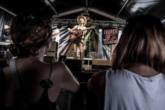 6 Frankie and the deadbeats (1)