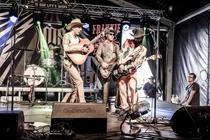 6 Frankie and the deadbeats (2)