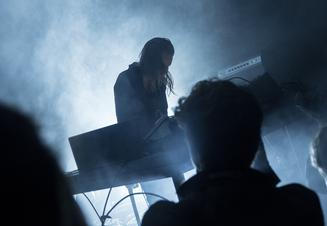 04_Ben Frost